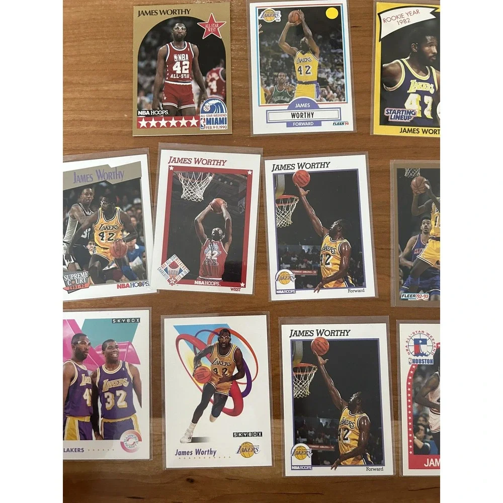 Varied Lot of 11 Basketball Cards LA Lakers James Worthy (Z2)
